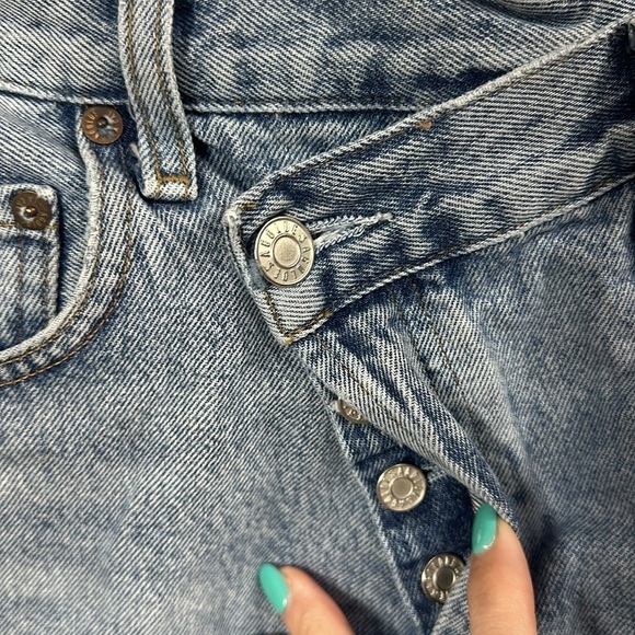 AGOLDE criss cross button fly denim shorts raw hem size 23 - Picture 4 of 14